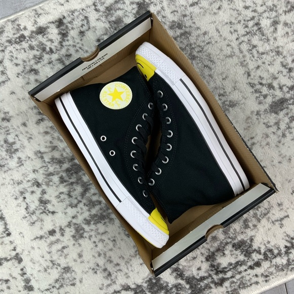 NIB Converse CTAS Hi top smiley face women’s - Picture 7 of 7